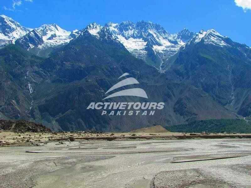Thale La Trek in Karakorum Mountains