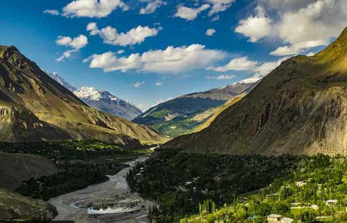 Trek-Tirich-Mir-Mountain-Pakistan,